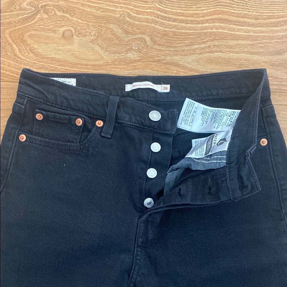 Levi’s women’s wedgie straight black jeans 26